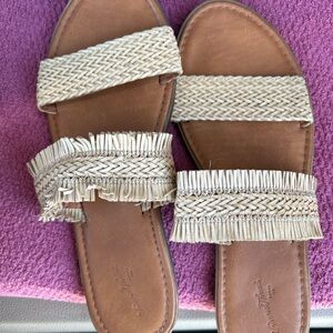 Universal threads sandals